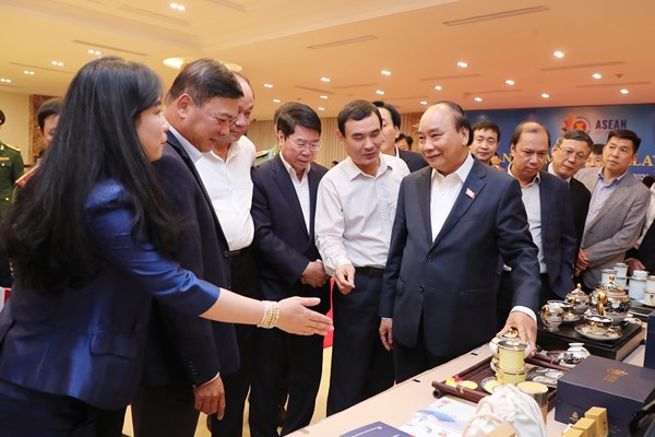 Thủ tướng Nguyễn Xuân Phúc kiểm tra công tác chuẩn bị Hội nghị Cấp cao ASEAN 37 - Anh 5