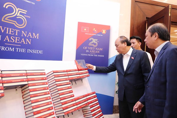 Thủ tướng Nguyễn Xuân Phúc kiểm tra công tác chuẩn bị Hội nghị Cấp cao ASEAN 37 - Anh 3