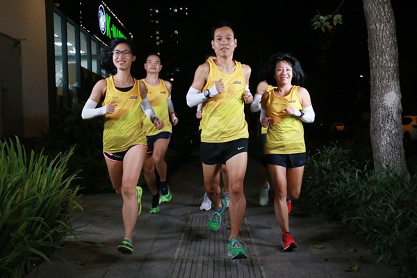 Kích thích sự phát triển của du lịch và kinh tế đêm qua Giải chạy VnExpress Marathon Hanoi Midnight 2020 - Anh 2