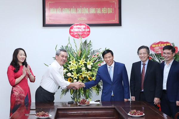 Lãnh đạo Bộ VHTTDL thăm, chúc mừng Ngày Nhà giáo Việt Nam - Anh 4