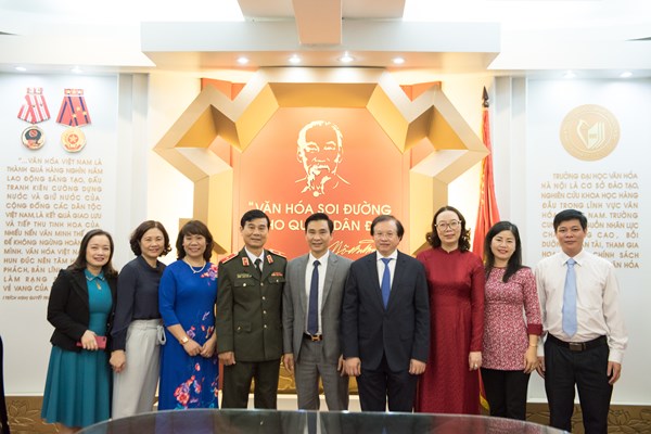 Lãnh đạo Bộ VHTTDL thăm, chúc mừng Ngày Nhà giáo Việt Nam - Anh 8