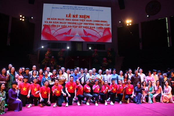 Lãnh đạo Bộ VHTTDL thăm, chúc mừng Ngày Nhà giáo Việt Nam - Anh 12