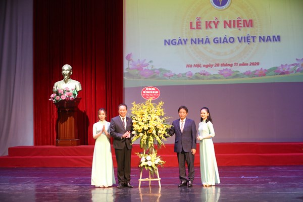 Lãnh đạo Bộ VHTTDL thăm, chúc mừng Ngày Nhà giáo Việt Nam - Anh 13