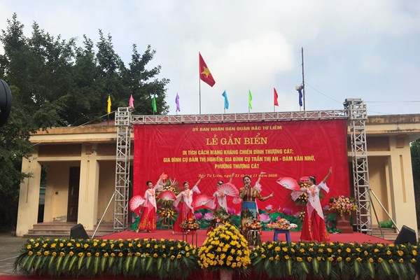 Hà Nội: Lễ gắn biển di tích cách mạng kháng chiến đình Thượng Cát - Anh 1