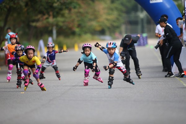 Tuyển chọn tài năng trượt băng tại giải đua Roller Sports Hà Nội mở rộng 2020 - Anh 2