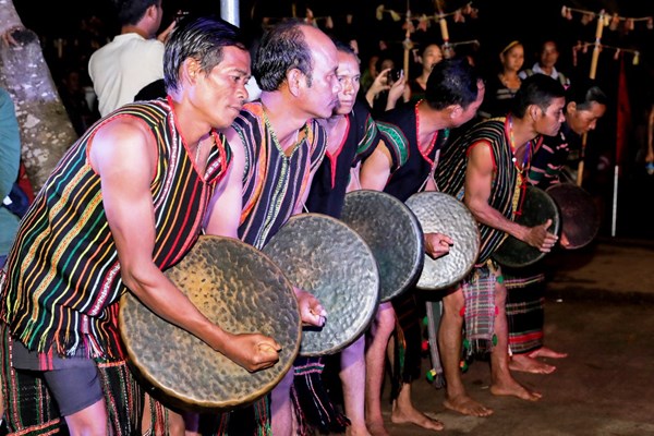 Nhiều hoạt động văn hóa, du lịch trong Lễ hội Văn hóa thổ cẩm Việt Nam - Anh 1