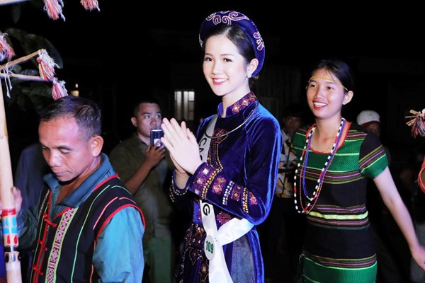 Nhiều hoạt động văn hóa, du lịch trong Lễ hội Văn hóa thổ cẩm Việt Nam - Anh 3