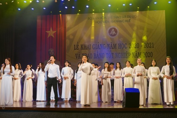 Bộ trưởng Nguyễn Ngọc Thiện dự lễ khai giảng Học viện Âm nhạc Huế - Anh 2