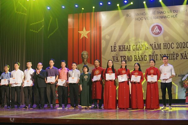 Bộ trưởng Nguyễn Ngọc Thiện dự lễ khai giảng Học viện Âm nhạc Huế - Anh 7