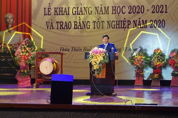 Bộ trưởng Nguyễn Ngọc Thiện dự lễ khai giảng Học viện Âm nhạc Huế - Anh 6