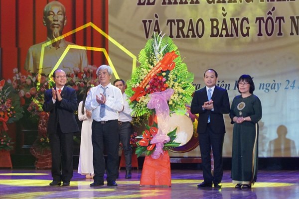 Bộ trưởng Nguyễn Ngọc Thiện dự lễ khai giảng Học viện Âm nhạc Huế - Anh 4