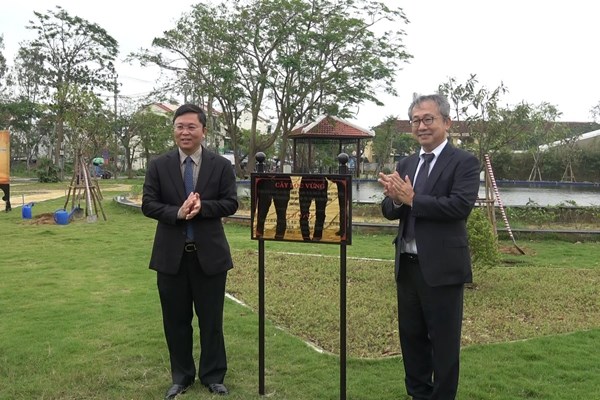 Đại sứ Nhật Bản tham quan phố cổ, trồng cây xanh tại Công viên Hội An - Anh 3