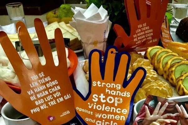 “Bữa sáng Ruy Băng Trắng”: Giải pháp truyền thông xoá bỏ bạo lực đối với phụ nữ - Anh 2