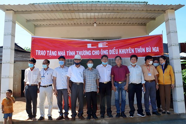 Báo Văn Hóa trao Nhà tình thương tại tỉnh Bình Phước - Anh 1