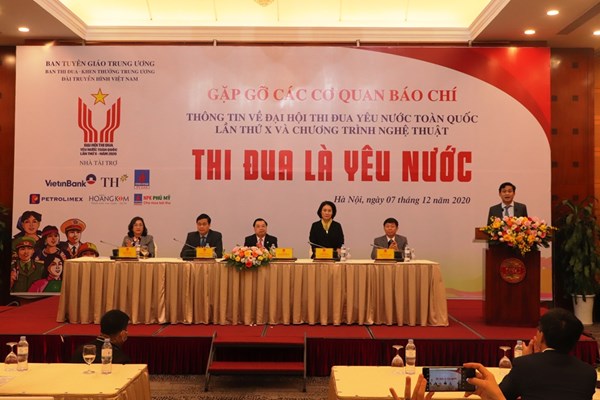 Bộ trưởng Nguyễn Ngọc Thiện gặp gỡ đoàn đại biểu Bộ VHTTDL dự Đại hội Thi đua yêu  nước toàn quốc - Anh 4