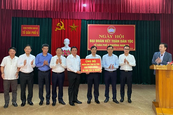 PV GAS đồng hành cùng Chương trình hỗ trợ miền Trung của Học viện Chính trị quốc gia Hồ Chí Minh - Anh 2