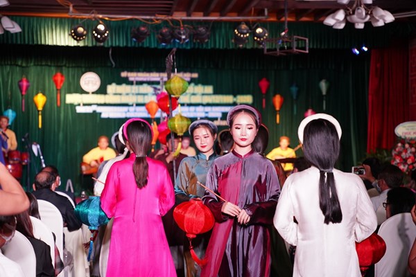 Bảo tồn âm nhạc truyền thống ở xứ Quảng: Miệt mài ươm mầm thế hệ trẻ - Anh 2