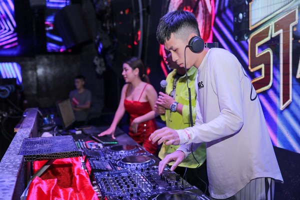 DJ Bình Mèo bỏ quyền vớt để giành thí sinh về đội mình - Anh 3