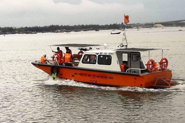 Tìm thấy thi thể hai anh em mất tích vụ lật thuyền thúng trên sông Thu Bồn - Anh 1