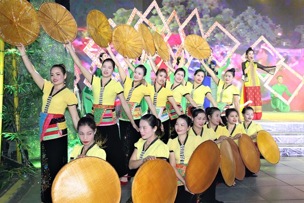 Tuần văn hóa, du lịch Lai Châu tại Hà Nội: Vẻ đẹp và màu sắc rực rỡ của Tây Bắc ở Hà Nội - Anh 5