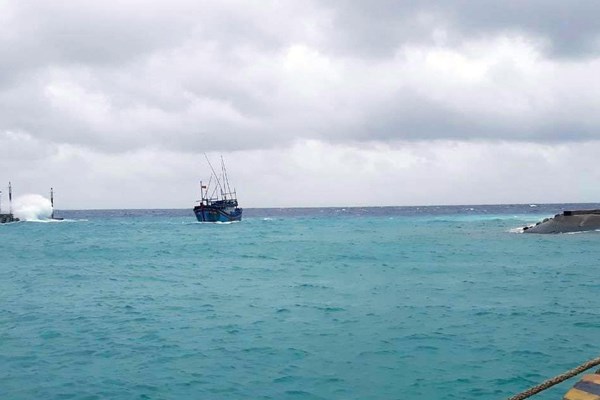 Trường Sa, DK1 đón ngư dân vào tránh trú bão số 14 - Anh 1
