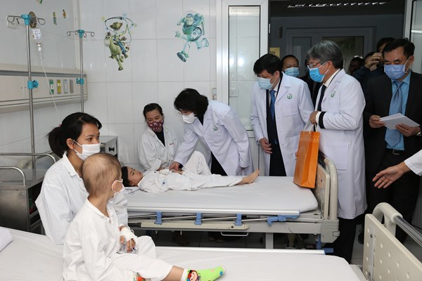 Mỗi năm, hàng chục nghìn bệnh nhân nặng được phẫu thuật thành công tại Bệnh viện Hữu nghị Việt-Đức - Anh 3