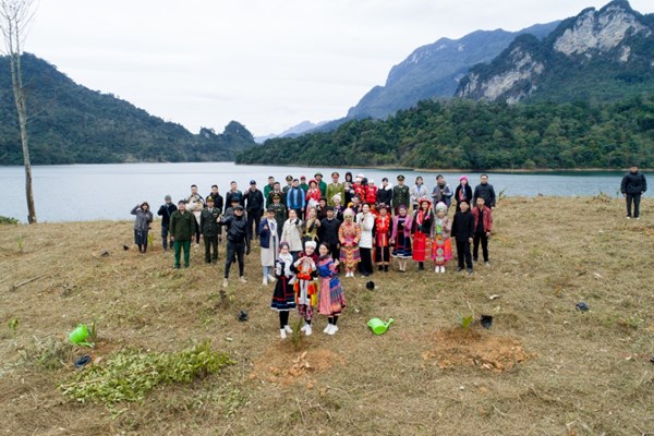 Tuyên Quang: 2.700 cây xanh được trồng mới tại hồ sinh thái Lâm Bình - Anh 5
