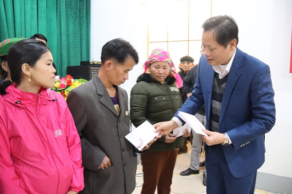 Báo Văn Hóa tặng quà Tết đồng bào nghèo huyện Bắc Mê, tỉnh Hà Giang - Anh 12