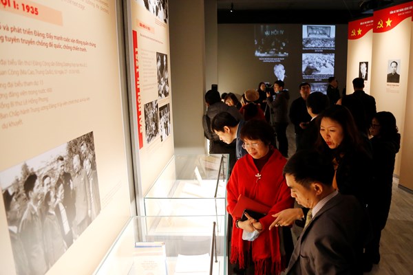 Hơn 200 hiện vật quan trọng tại trưng bày “ Đảng Cộng sản Việt Nam- Từ Đại hội đến Đại hội” - Anh 5