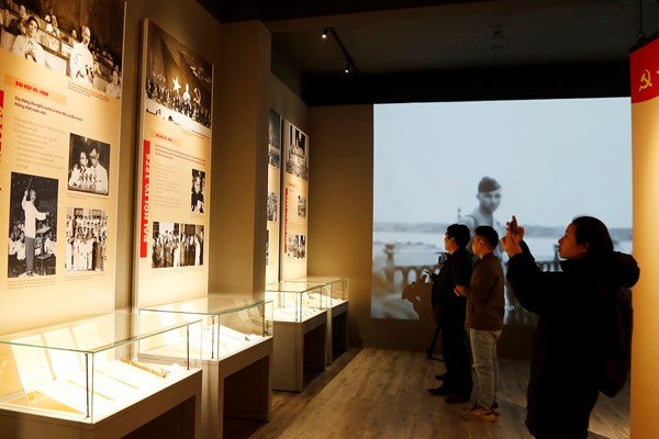 Hơn 200 hiện vật quan trọng tại trưng bày “ Đảng Cộng sản Việt Nam- Từ Đại hội đến Đại hội” - Anh 4