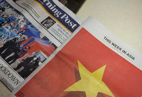 Tờ SCMP in hình Quốc kỳ Việt Nam lên trang đầu - Anh 1