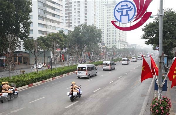 Hà Nội: Xử lý nghiêm người phóng xe máy theo đoàn xe ưu tiên - Anh 1