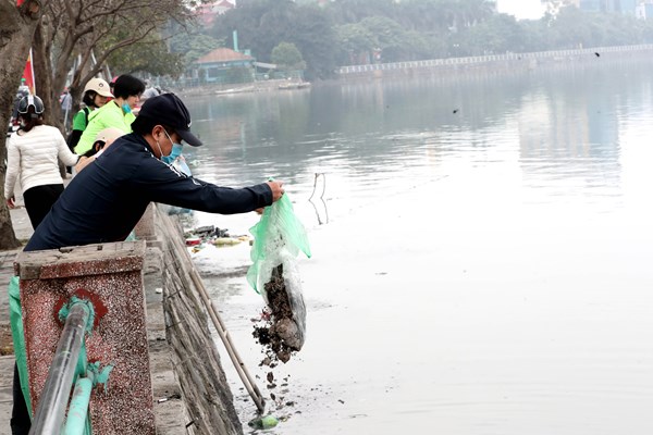 Ha Noi: Nhung hinh anh chua dep trong ngay ong Cong, ong Tao - Anh 1