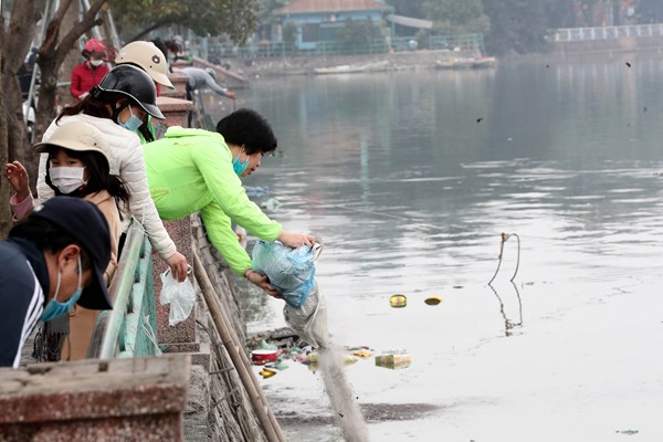 Ha Noi: Nhung hinh anh chua dep trong ngay ong Cong, ong Tao - Anh 3