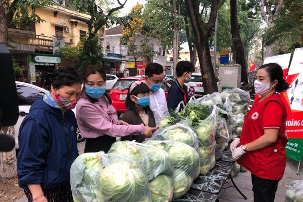 Chuyen gia noi gi ve viec lay truyen Covid-19 qua nong san giai cuu tu vung dich? - Anh 1