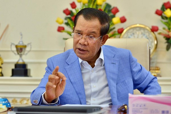 Thủ tướng Hun Sen chọn Vaccine AstraZeneca để tiêm phòng Covid-19 - Anh 1