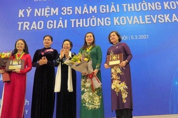 Nữ giảng viên ĐH Y Hà Nội được trao giải thưởng Kovalevskaia - Anh 2
