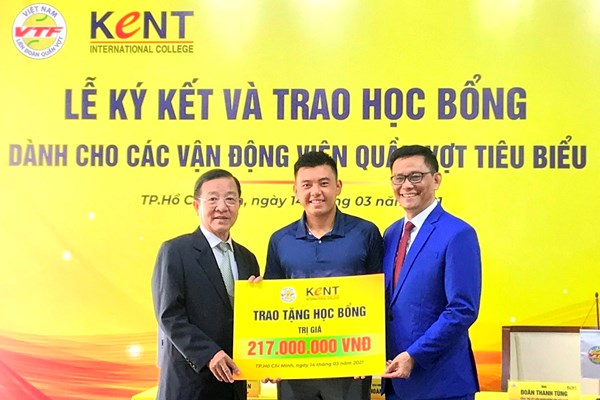 “Tiếp sức” tương lai cho các tay vợt Việt Nam - Anh 1