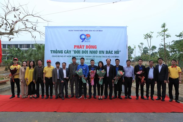 Kỷ niệm 90 năm Ngày thành lập Đoàn TNCS Hồ Chí Minh: Phát động trồng cây “Đời đời nhớ ơn Bác Hồ” - Anh 1