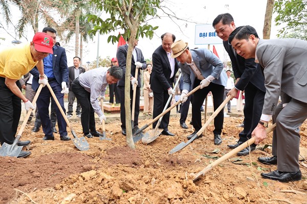 Kỷ niệm 90 năm Ngày thành lập Đoàn TNCS Hồ Chí Minh: Phát động trồng cây “Đời đời nhớ ơn Bác Hồ” - Anh 5