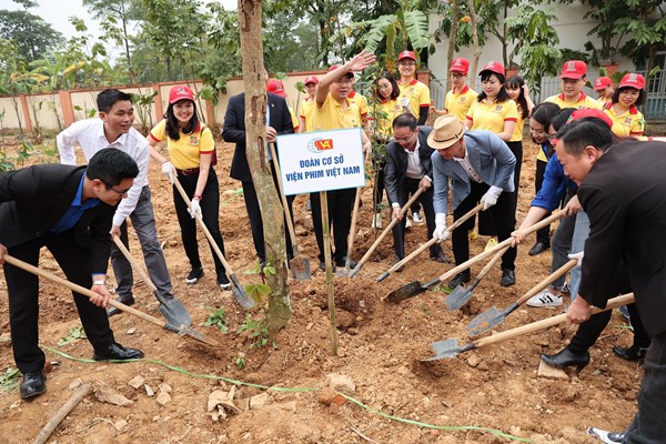 Kỷ niệm 90 năm Ngày thành lập Đoàn TNCS Hồ Chí Minh: Phát động trồng cây “Đời đời nhớ ơn Bác Hồ” - Anh 6
