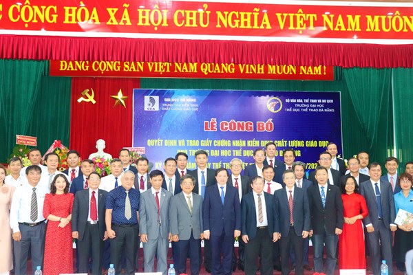 Trường Đại học TDTT Đà Nẵng đón nhận Giấy chứng nhận kiểm định chất lượng giáo dục - Anh 4