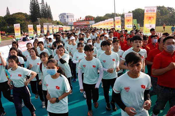 Hoàng Nguyên Thanh bảo vệ thành công chức vô địch Giải Tiền Phong Marathon - Anh 1
