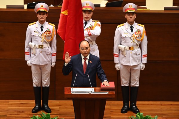 Chủ tịch nước Nguyễn Xuân Phúc tuyên thệ nhậm chức - Anh 1