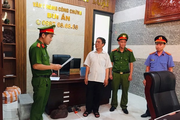 Bắt giam công chứng viên liên quan vụ làm giả sổ đỏ, chiếm đoạt tài sản ở Quảng Nam - Anh 1