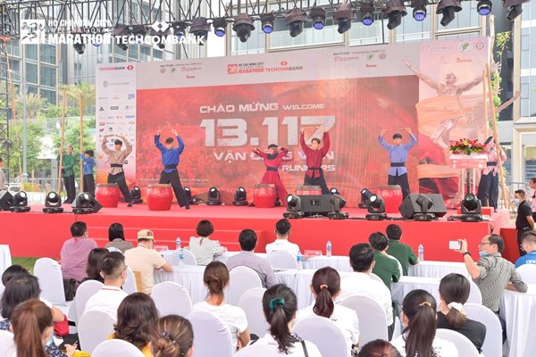 Hơn 13.000 người tham dự Giải Marathon quốc tế TP.HCM 2021 - Anh 1