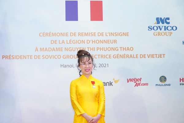 Nữ doanh nhân Nguyễn Thị Phương Thảo nhận Huân chương  Bắc đẩu bội tinh của Nhà nước Pháp trao tặng - Anh 1