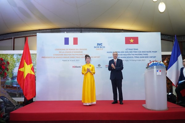 Nữ doanh nhân Nguyễn Thị Phương Thảo nhận Huân chương  Bắc đẩu bội tinh của Nhà nước Pháp trao tặng - Anh 5