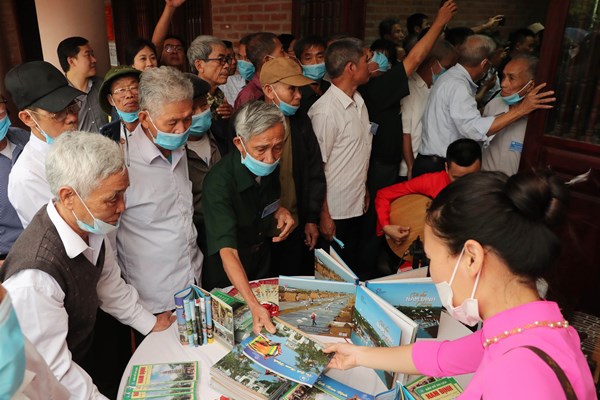 “Chiếu chèo Nam” quyến rũ ở Làng Văn hóa- Du lịch các dân tộc Việt  Nam - Anh 3