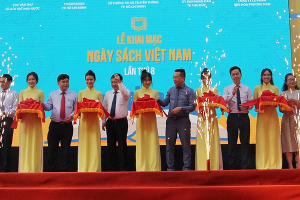 Gần 1.500 tựa sách được giới thiệu tại tuần lễ Ngày Sách Việt Nam lần thứ 8 - Anh 1